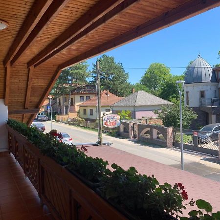 Hableany Etterem, Pizzeria Es Vendeghaz Bed & Breakfast Balatonmariafurdo Luaran gambar