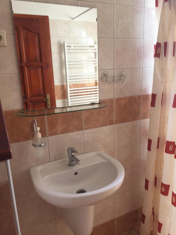 Hableany Etterem, Pizzeria Es Vendeghaz Bed & Breakfast Balatonmariafurdo Luaran gambar