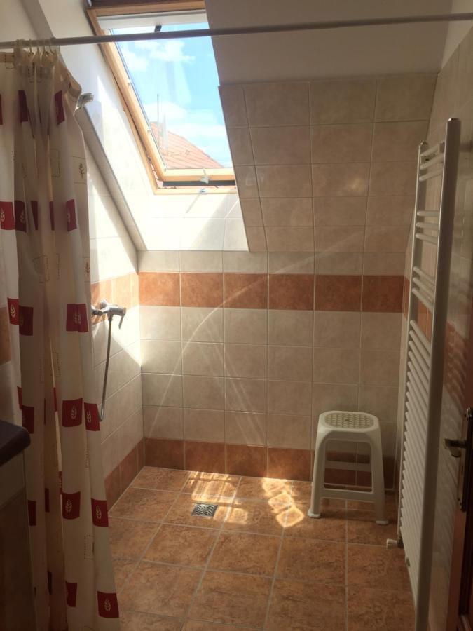 Hableany Etterem, Pizzeria Es Vendeghaz Bed & Breakfast Balatonmariafurdo Luaran gambar