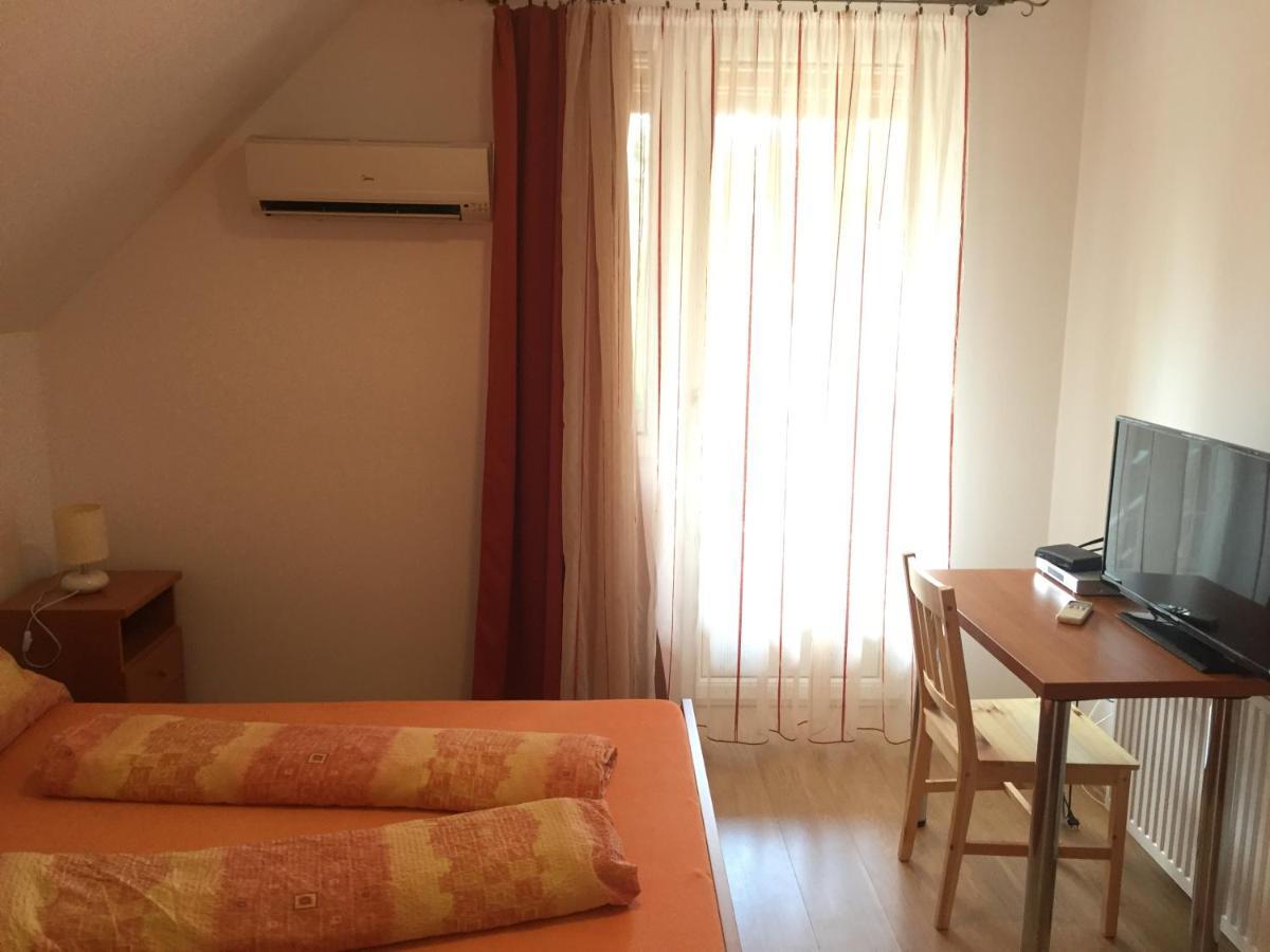 Hableany Etterem, Pizzeria Es Vendeghaz Bed & Breakfast Balatonmariafurdo Luaran gambar