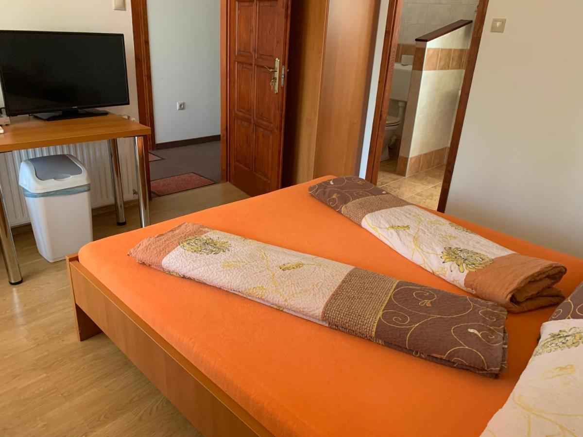 Hableany Etterem, Pizzeria Es Vendeghaz Bed & Breakfast Balatonmariafurdo Luaran gambar