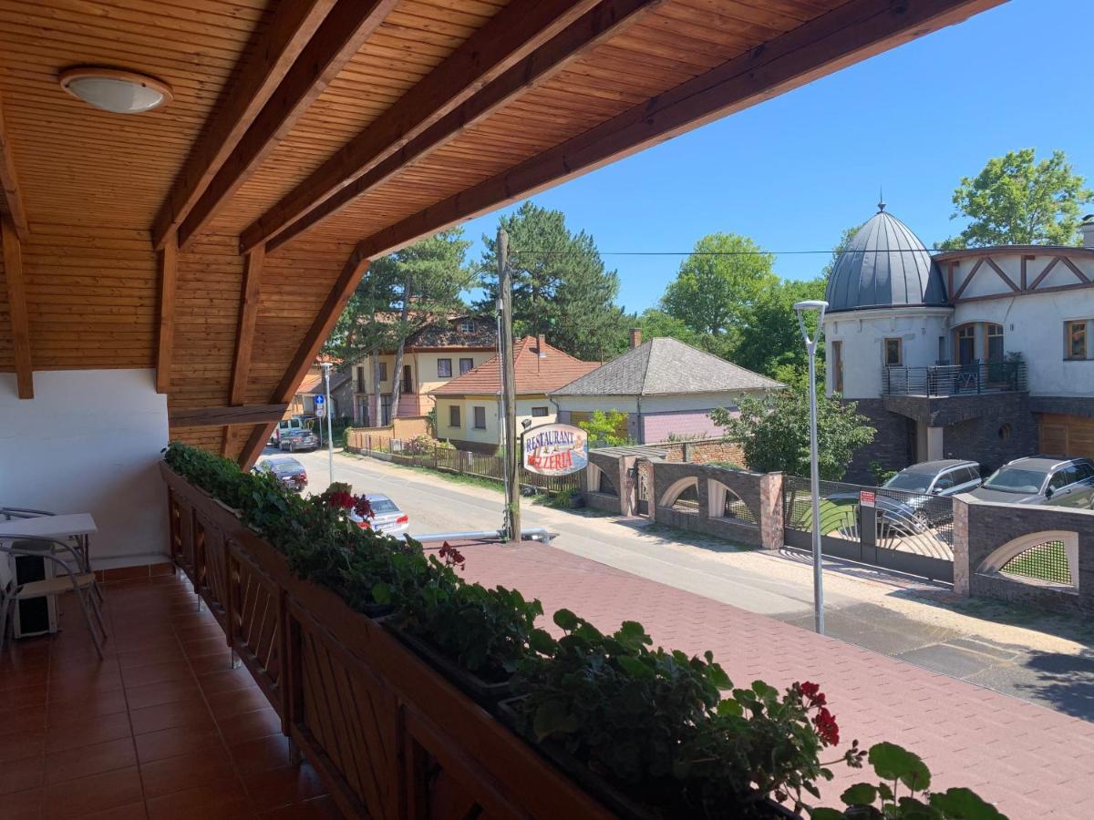Hableany Etterem, Pizzeria Es Vendeghaz Bed & Breakfast Balatonmariafurdo Luaran gambar